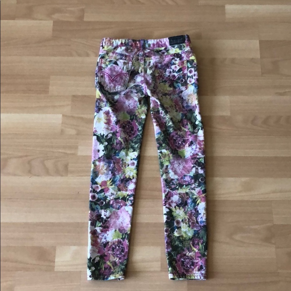 {Levi’s}- Size 8- Floral The Knit Jean - Picture 5 of 5